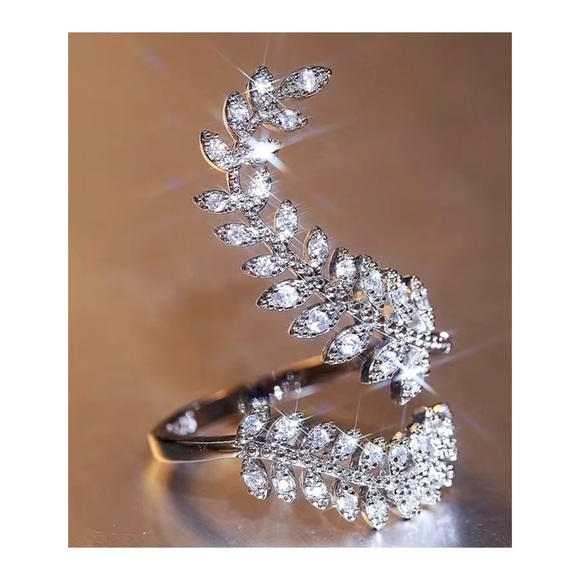 SILVER PLATED ZIRCONS RING - Picture 2 of 3